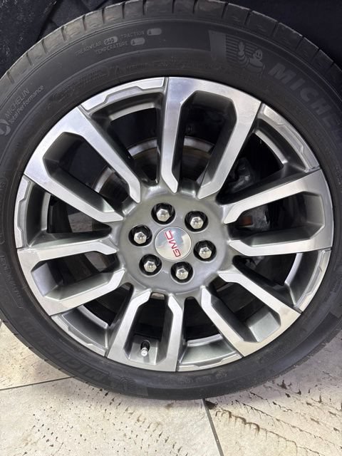 Used 2023 GMC Acadia Denali FWD image 4