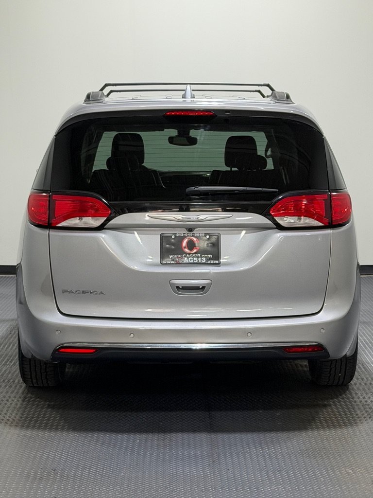 Used 2017 Chrysler Pacifica Touring-L FWD image 6