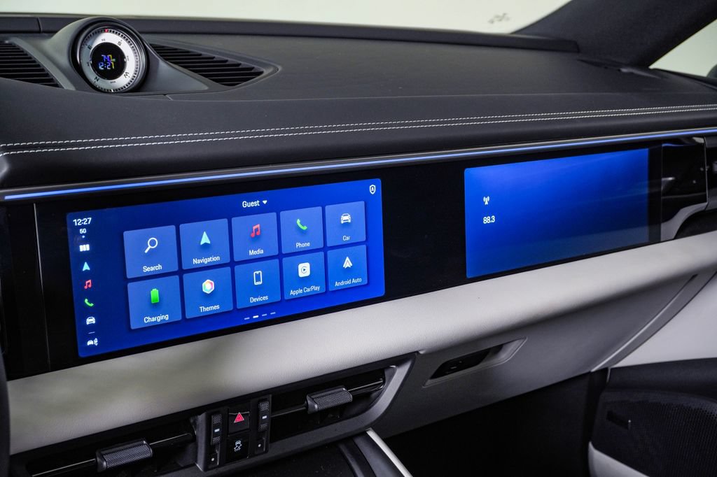 Certified 2025 Porsche Macan 4S Electric AWD/4WD image 22