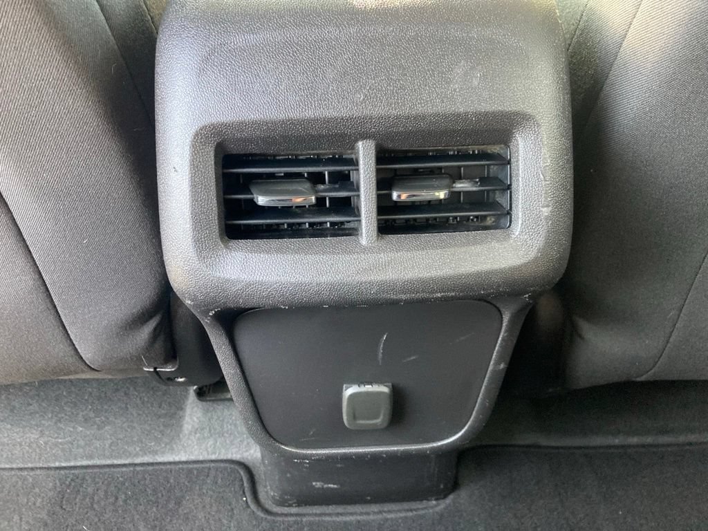 Used 2018 Chevrolet Equinox LT FWD image 16