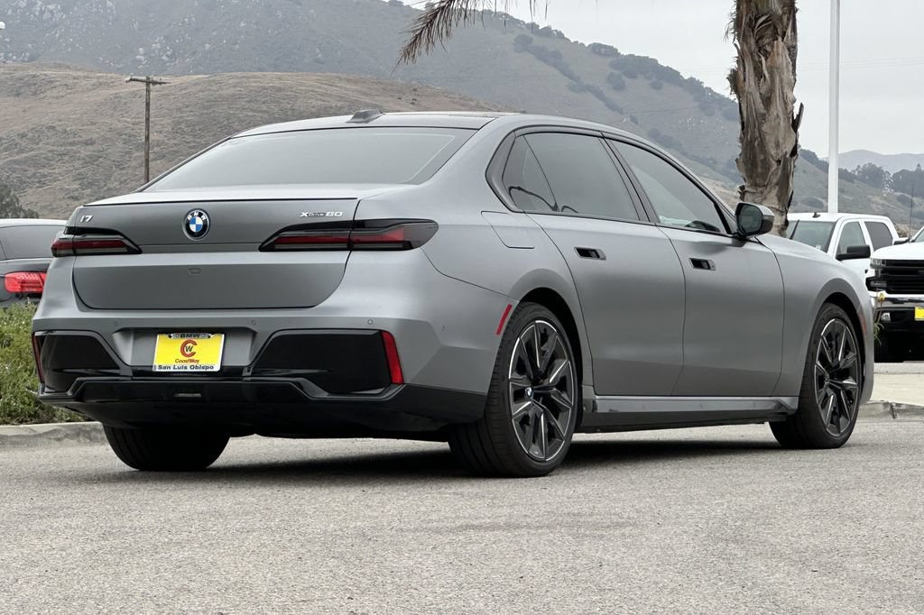 Used 2023 BMW i7 xDrive60 AWD/4WD image 3