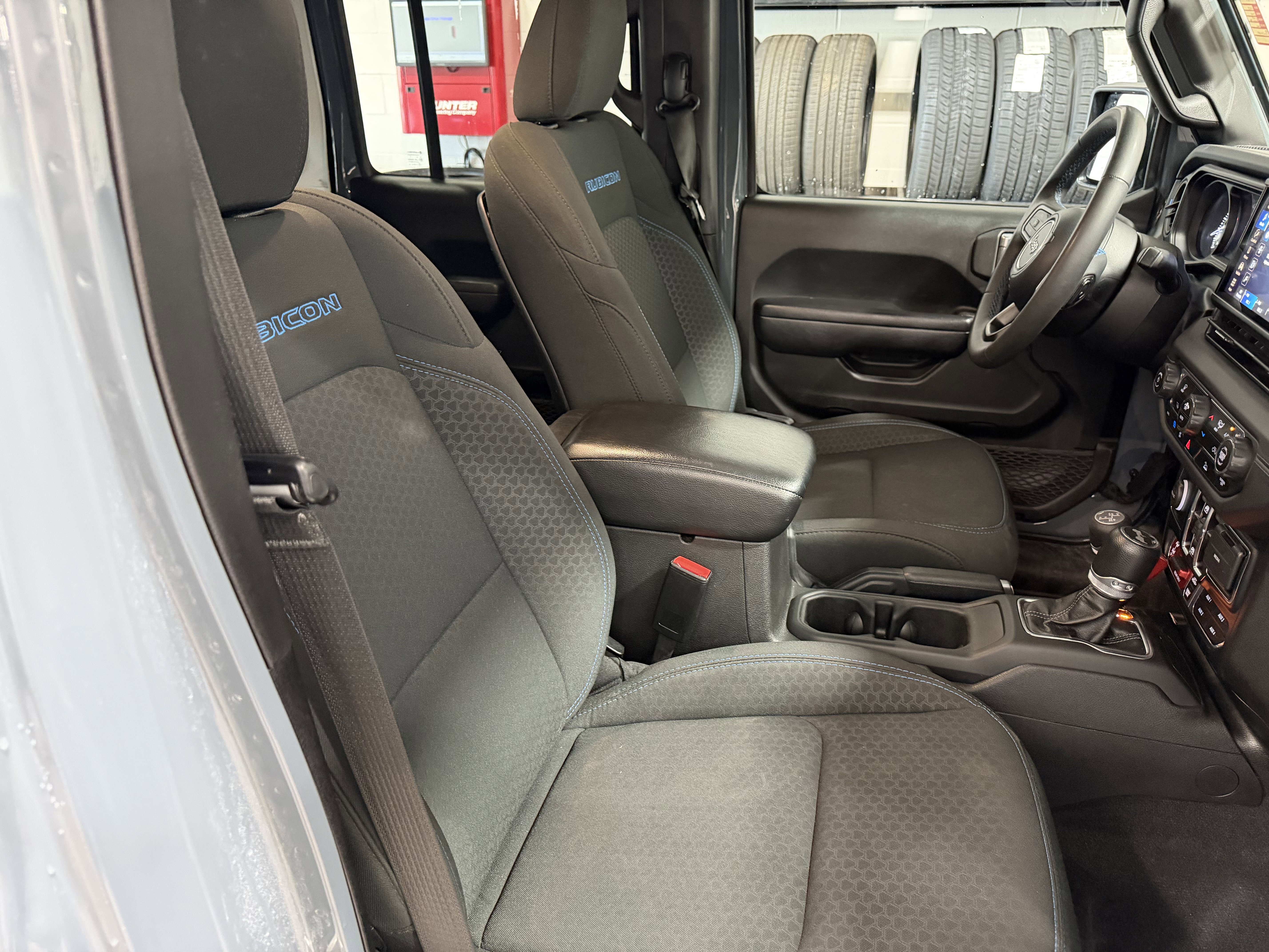 Used 2024 Jeep Wrangler Unlimited Rubicon 4xe image 26