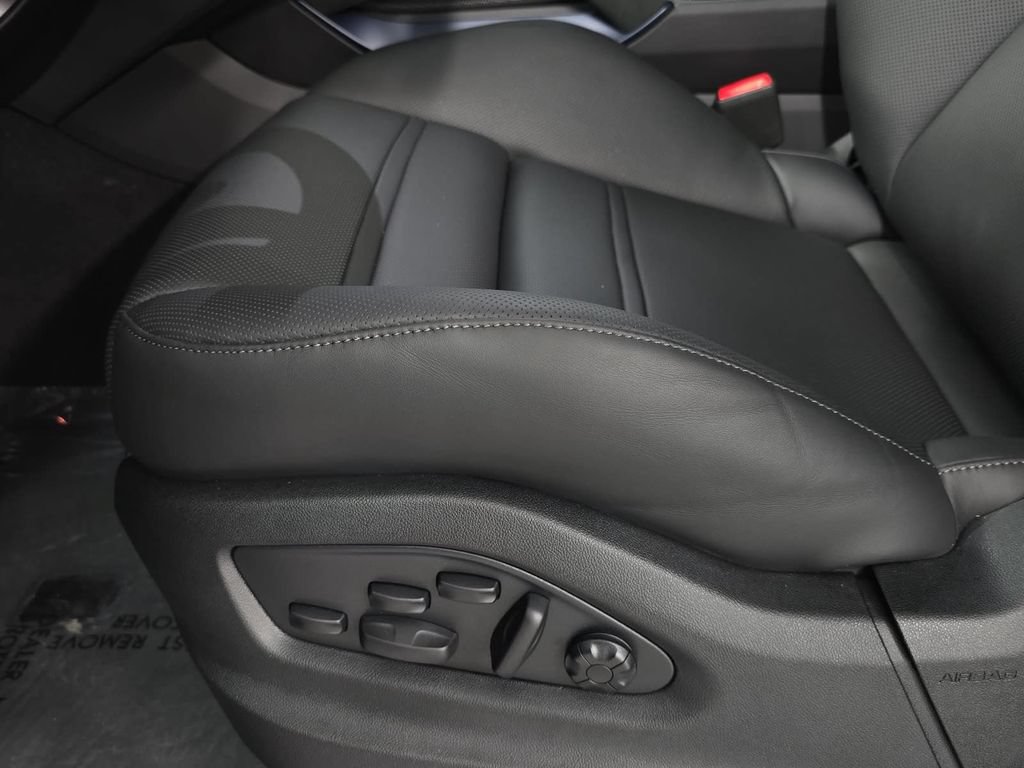 New 2026 Porsche Cayenne Turbo GT AWD/4WD image 25
