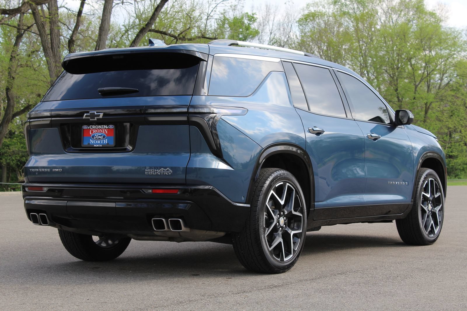 Used 2025 Chevrolet Traverse High Country w/ LPO, Floor Liner Package AWD/4WD image 8