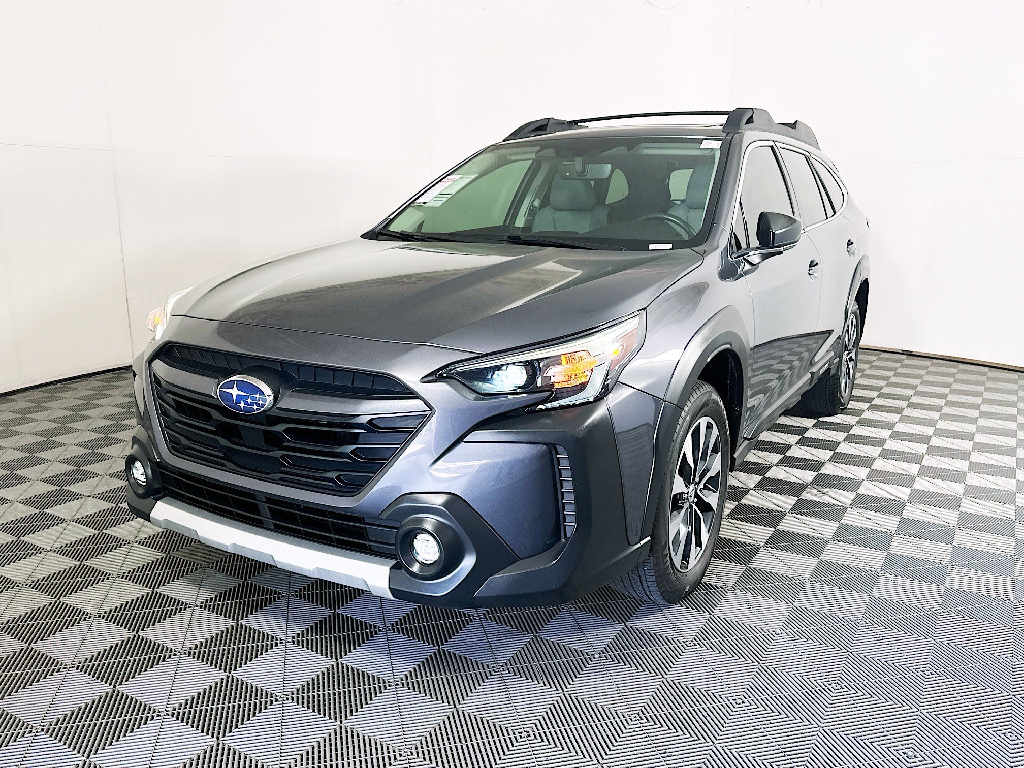 Used 2025 Subaru Outback Limited AWD/4WD image 7