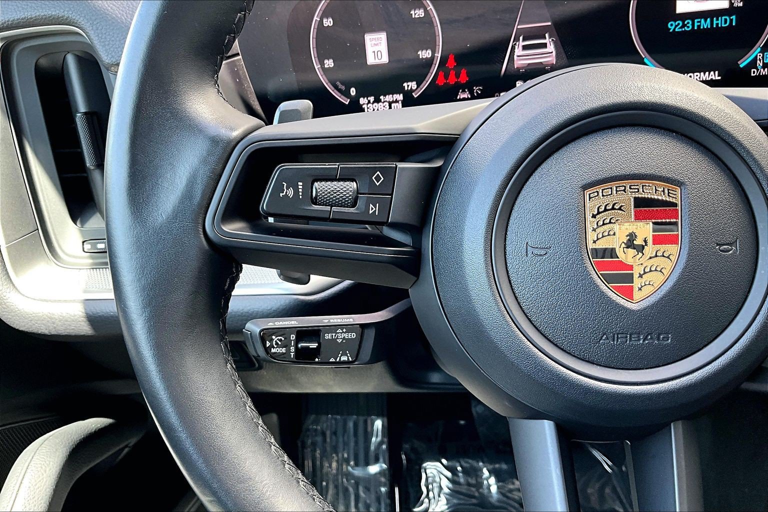 Used 2024 Porsche Cayenne Coupe AWD/4WD image 18