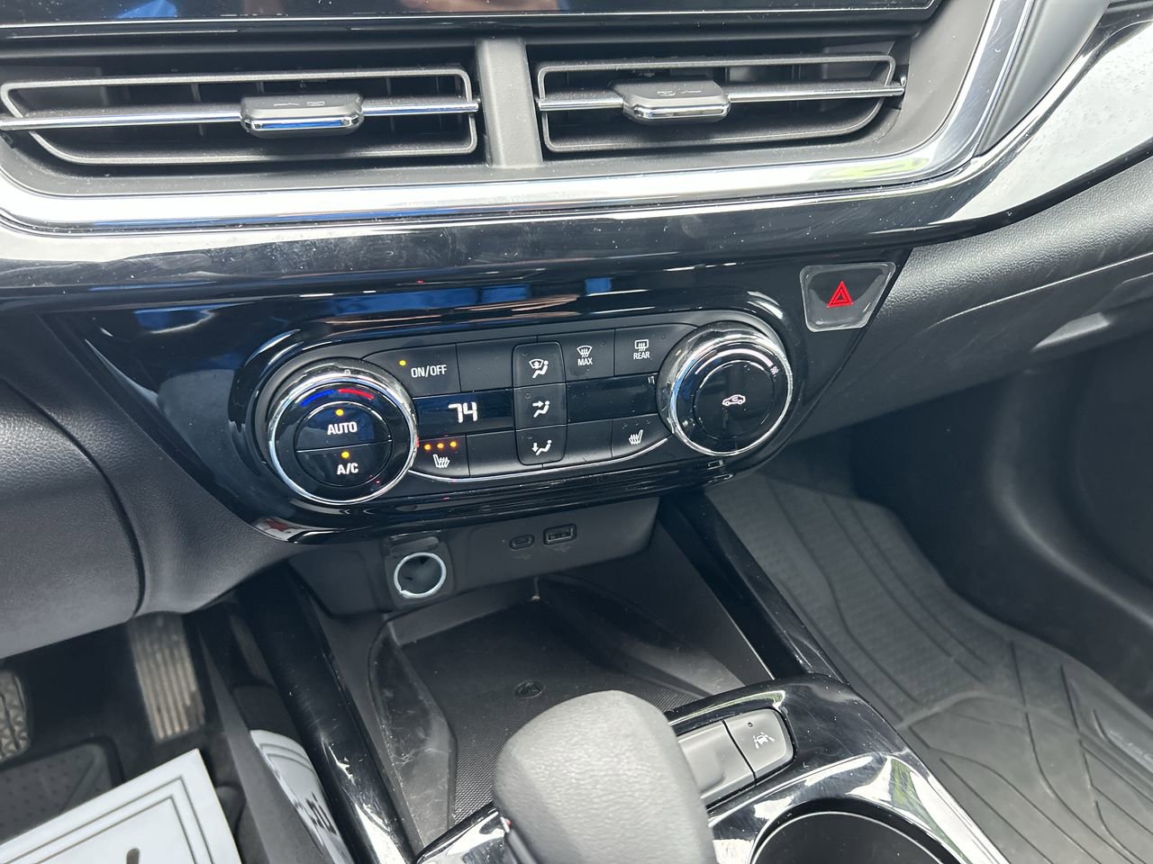 New 2025 Chevrolet Trax RS w/ Sunroof Package FWD image 28