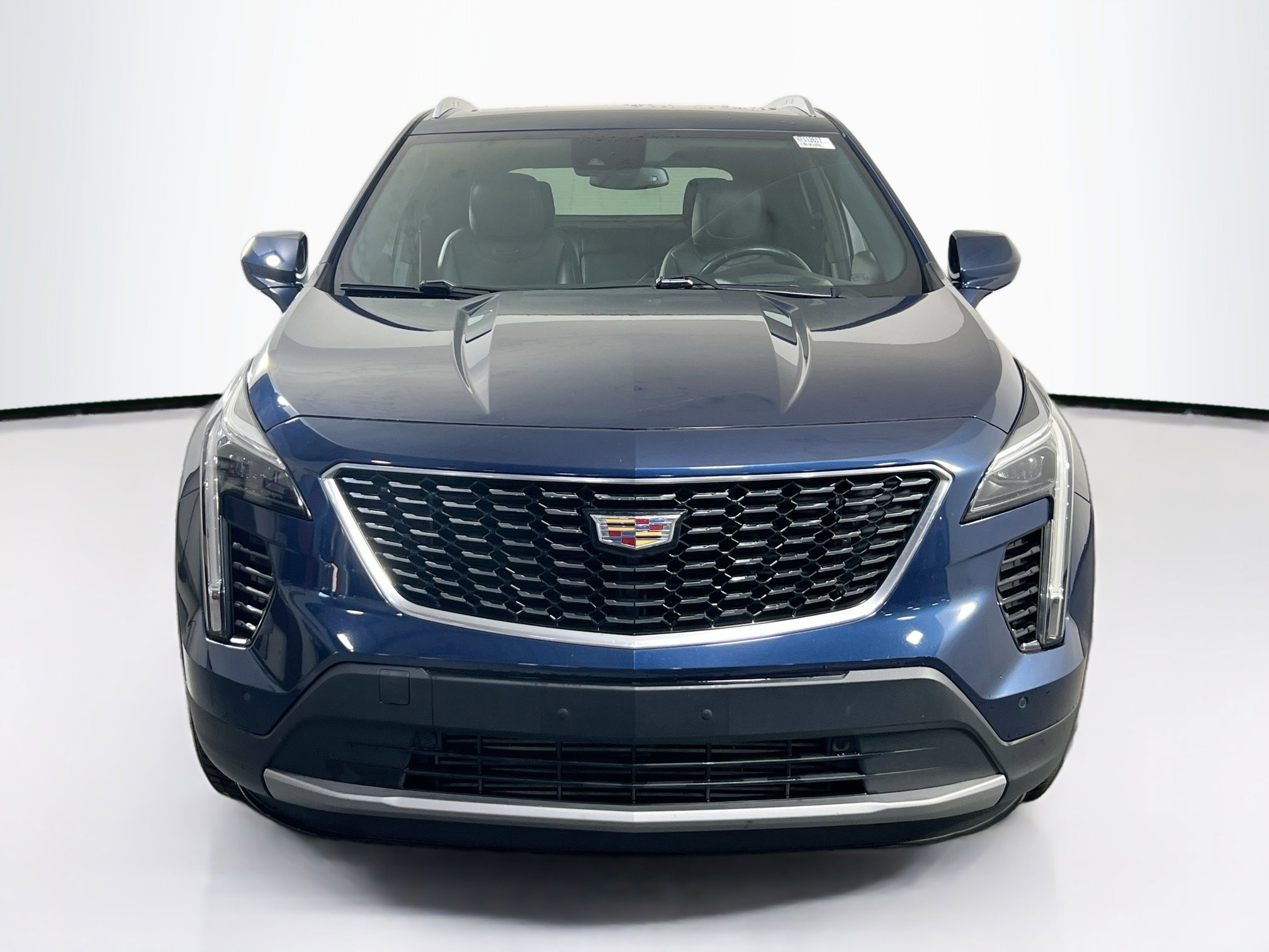 Used 2019 Cadillac XT4 Premium Luxury w/ Technology Package image 2