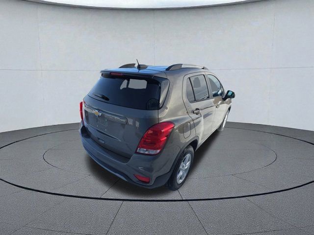 Used 2021 Chevrolet Trax LT w/ LT Convenience Package image 5