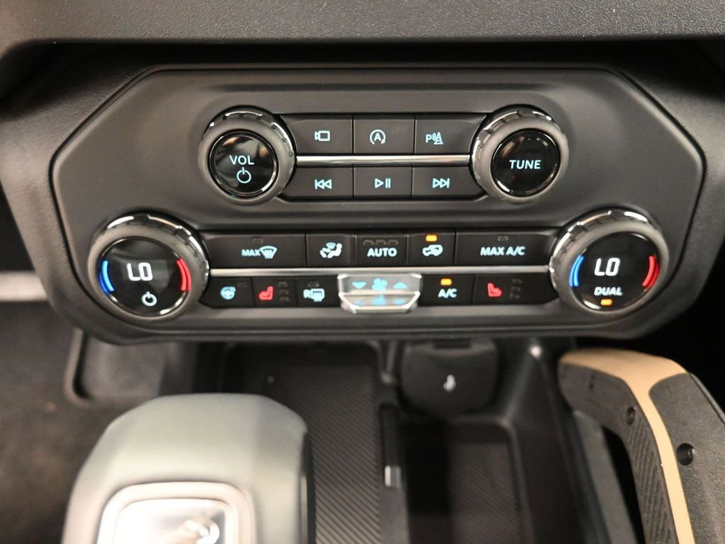 New 2025 Ford Bronco Badlands image 9