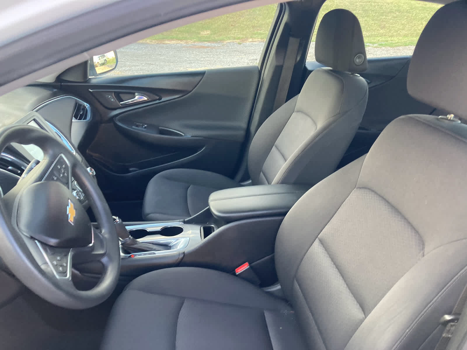 Used 2018 Chevrolet Malibu LT FWD image 3