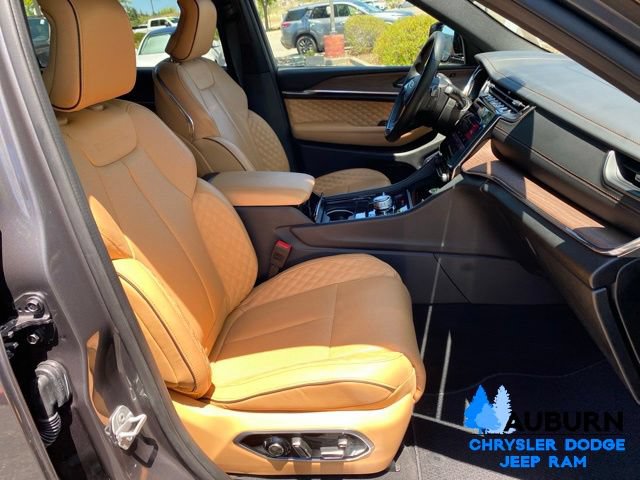 Used 2025 Jeep Grand Cherokee L Summit w/ Obsidian Package AWD/4WD image 22