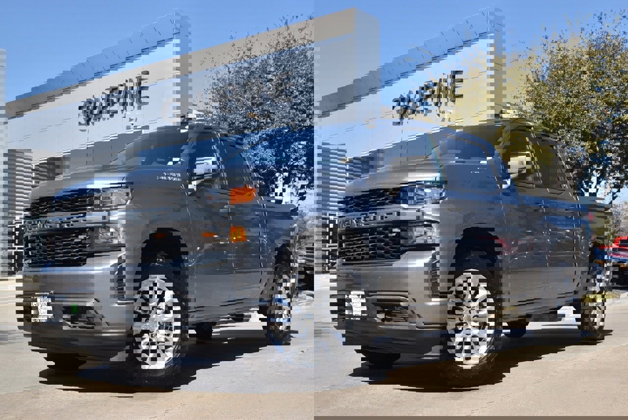 Used 2020 Chevrolet Silverado 1500 Custom w/ Custom Value Package image 2