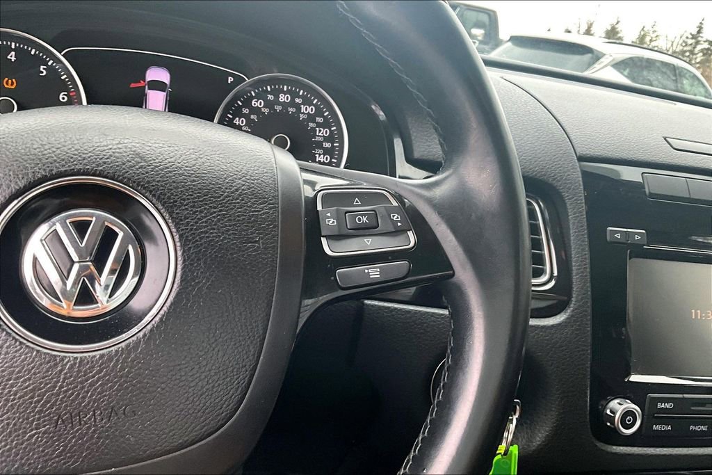 Used 2013 Volkswagen Touareg VR6 image 15