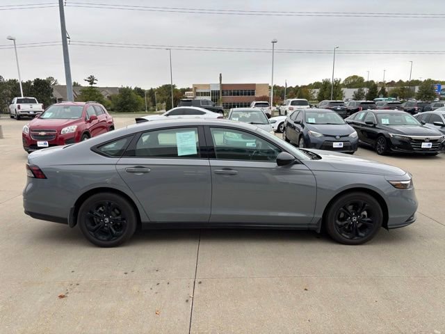 Certified 2025 Honda Accord SE image 4