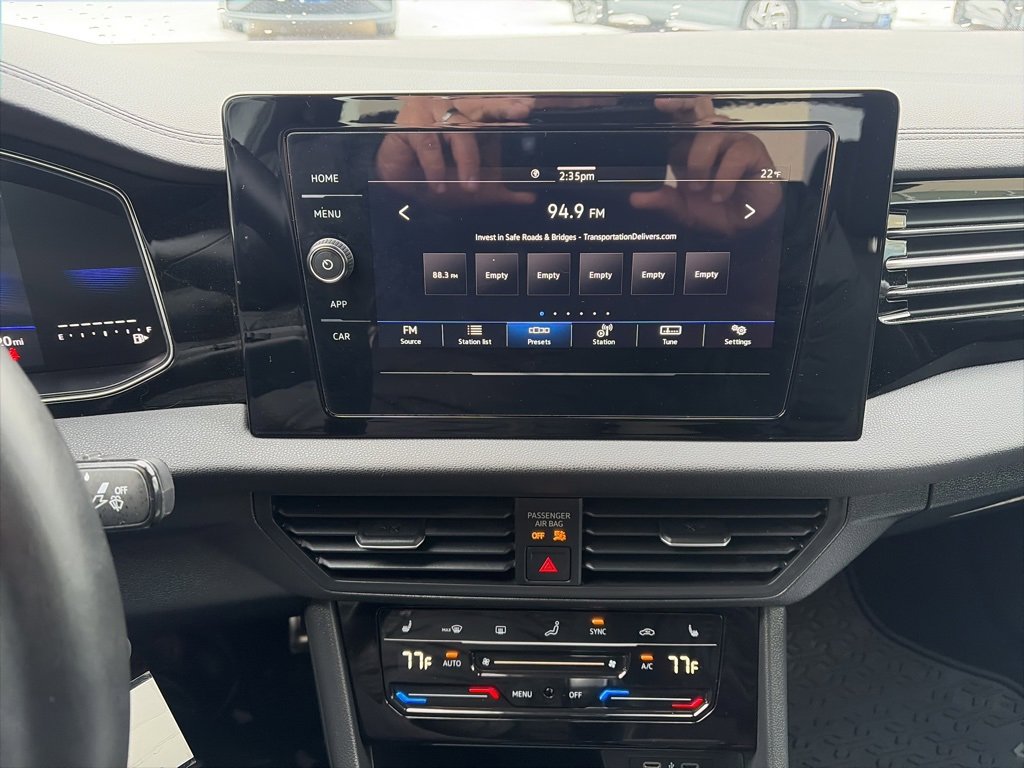 Certified 2025 Volkswagen Jetta Sport image 17