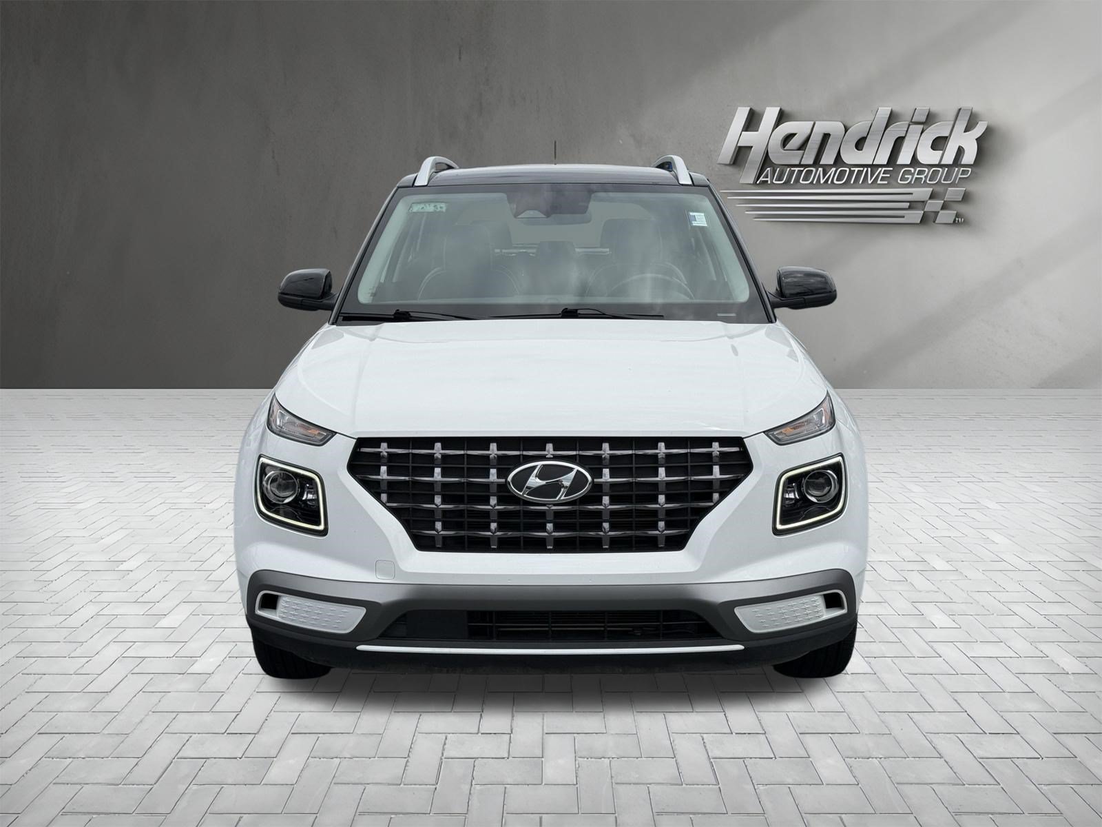 Used 2024 Hyundai Venue Limited FWD image 3