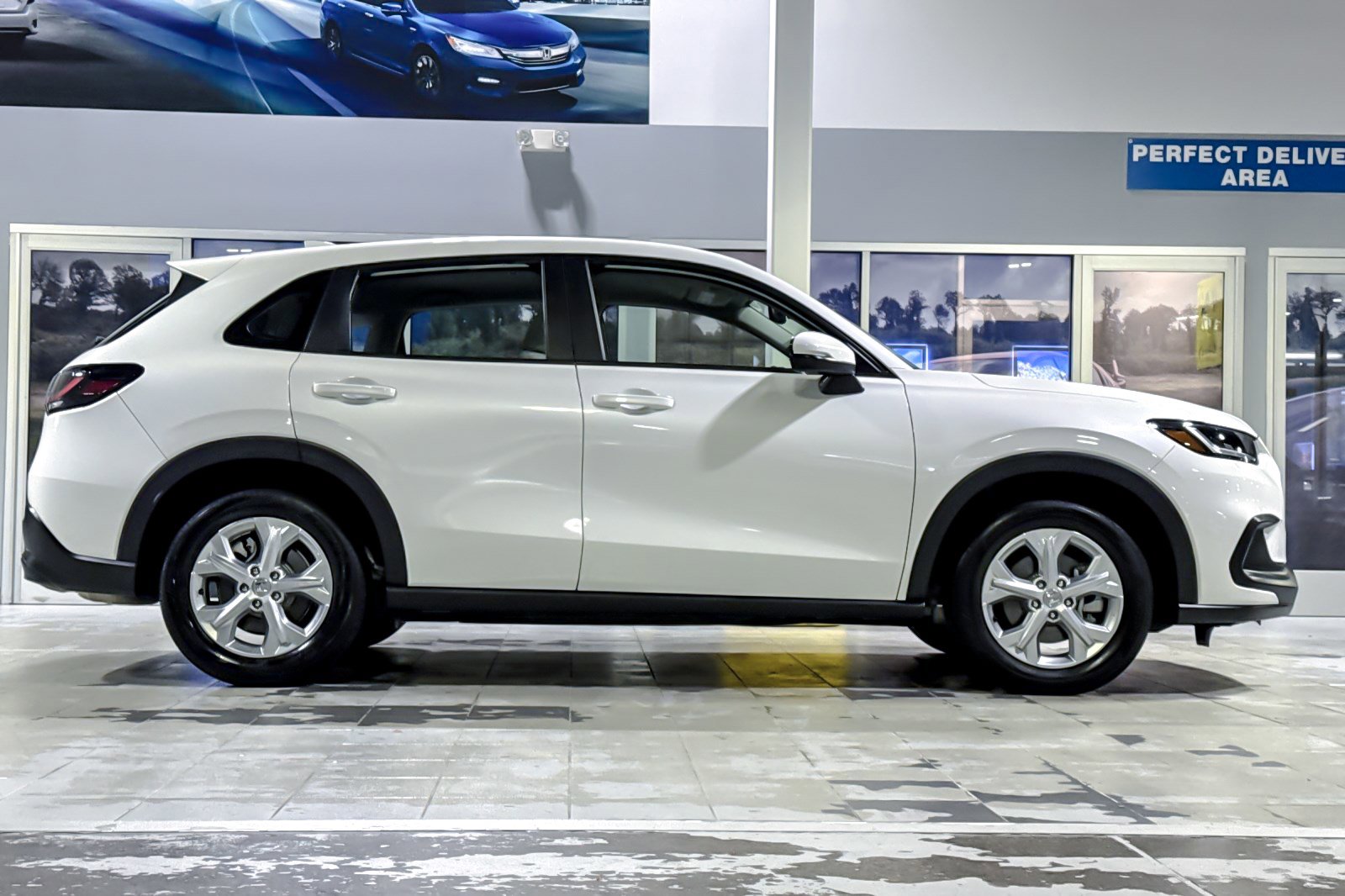 Used 2023 Honda HR-V LX image 7