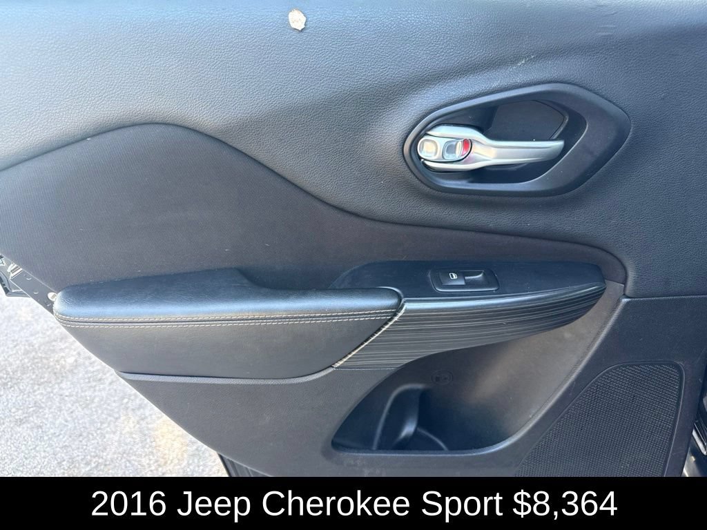Used 2016 Jeep Cherokee Sport FWD image 13