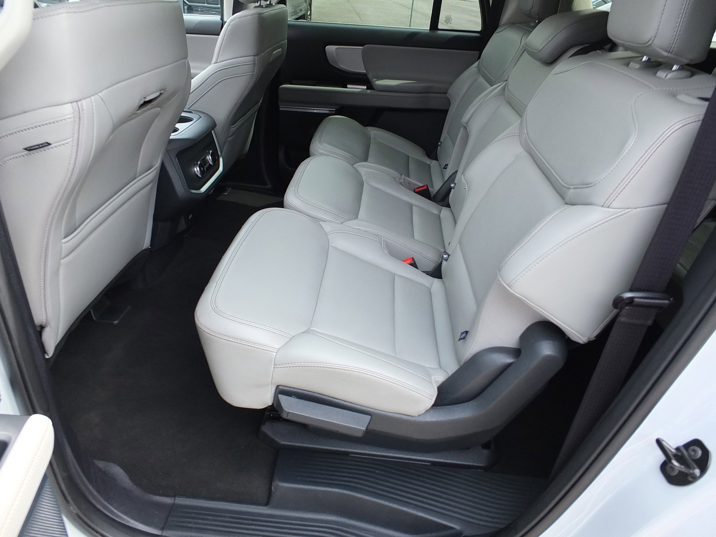 Used 2025 Ford Expedition Max Active RWD image 13