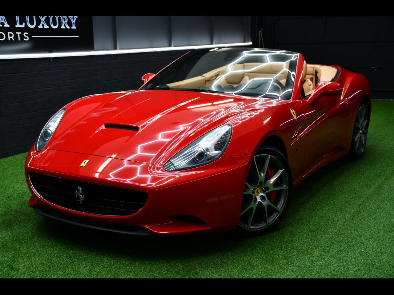 Used 2014 Ferrari California RWD image 1