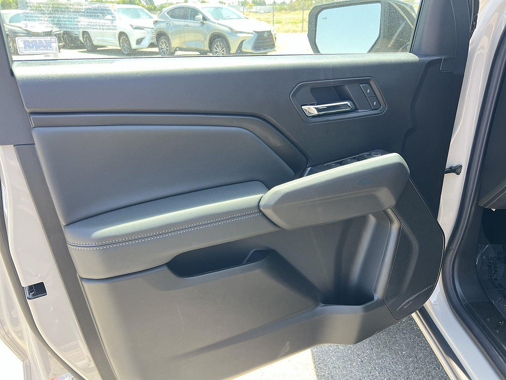 New 2026 GMC Canyon Elevation w/ LPO, Black Badging Package RWD image 10