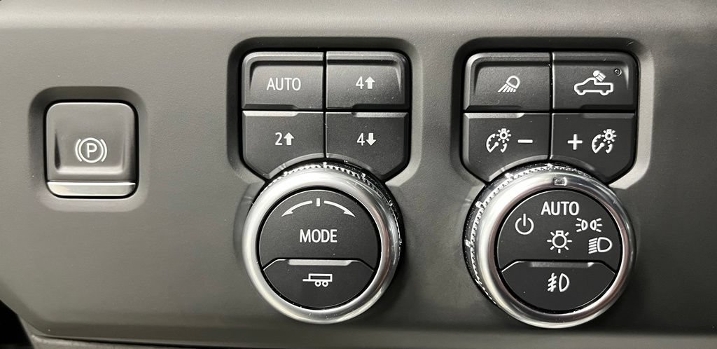 Used 2024 GMC Sierra 3500 Denali Ultimate AWD/4WD image 33