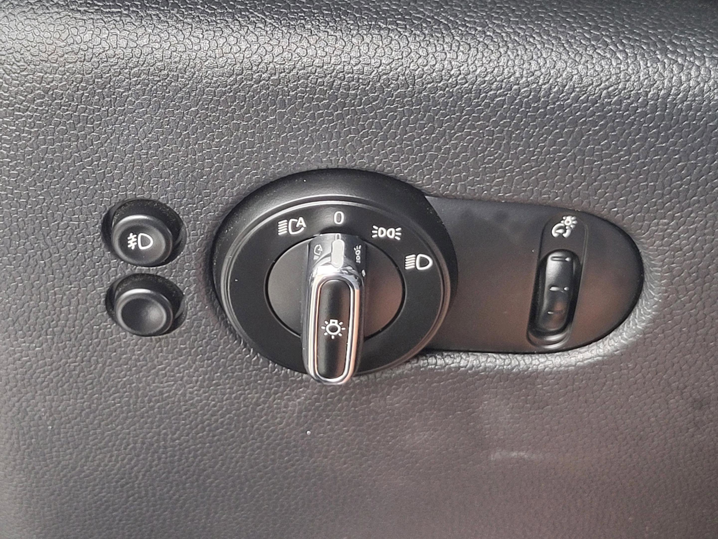 Used 2019 MINI Cooper Convertible w/ Premium Package image 75