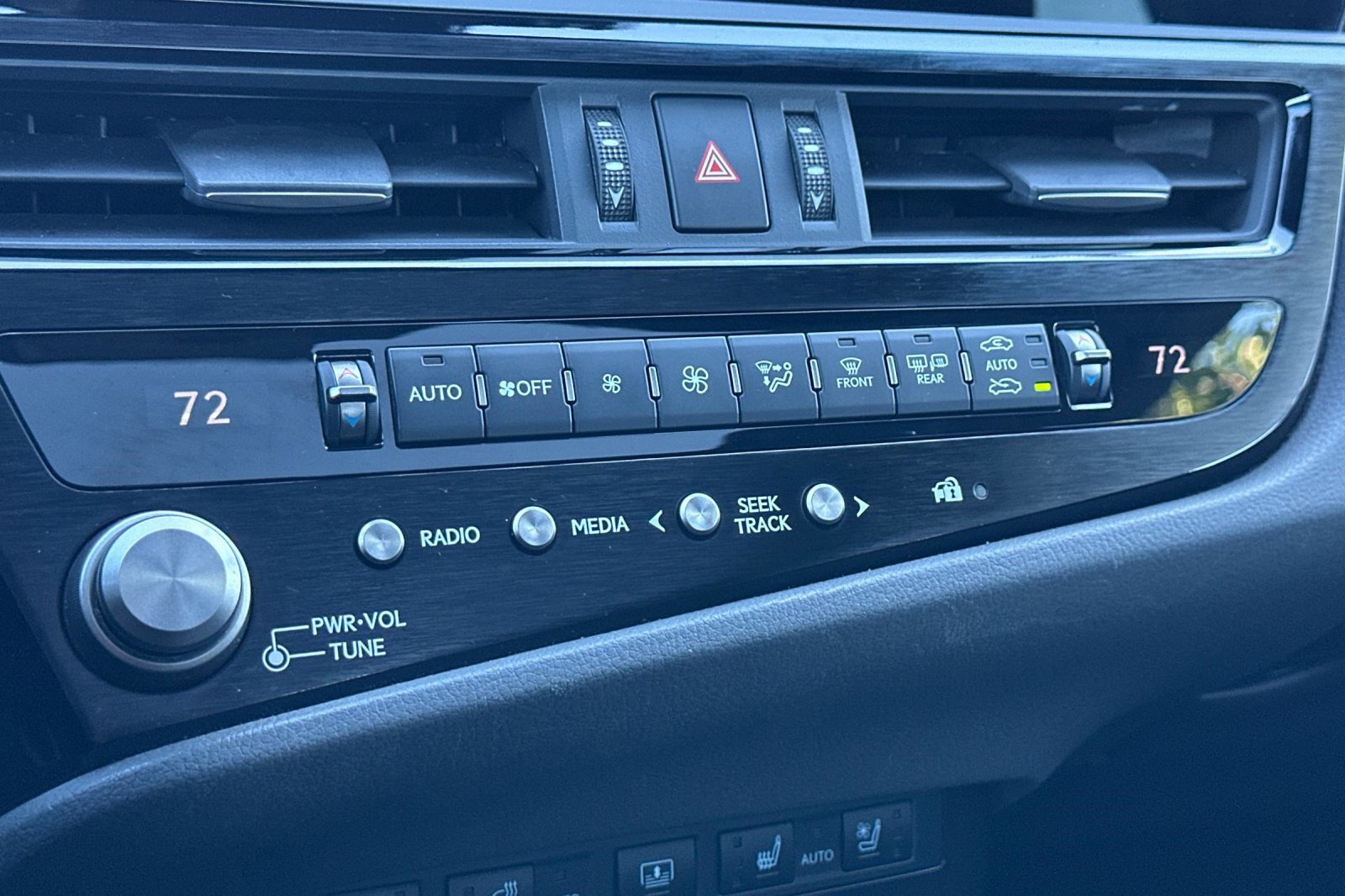 Used 2024 Lexus ES 300h F Sport image 26