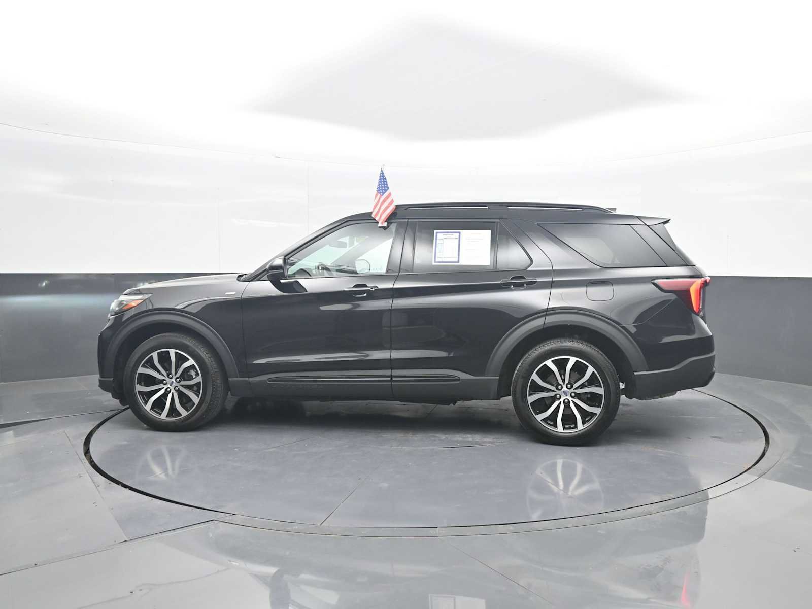 Used 2025 Ford Explorer ST-Line AWD/4WD image 5
