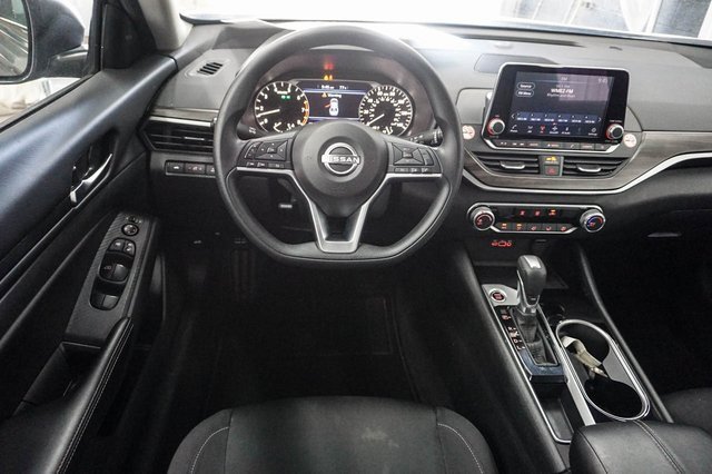 Used 2024 Nissan Altima 2.5 SV image 16