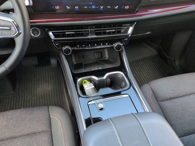 Used 2024 Chevrolet Traverse Z71 AWD/4WD image 24