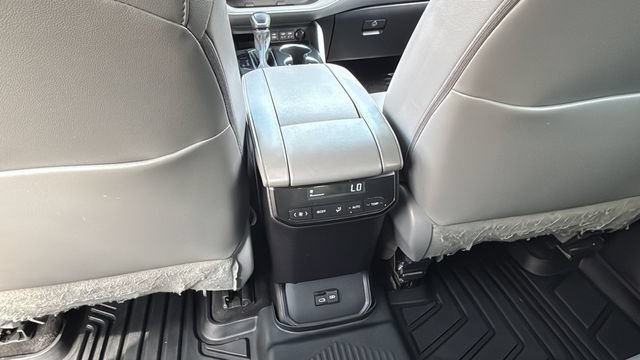 Used 2023 Toyota Highlander XLE FWD image 21