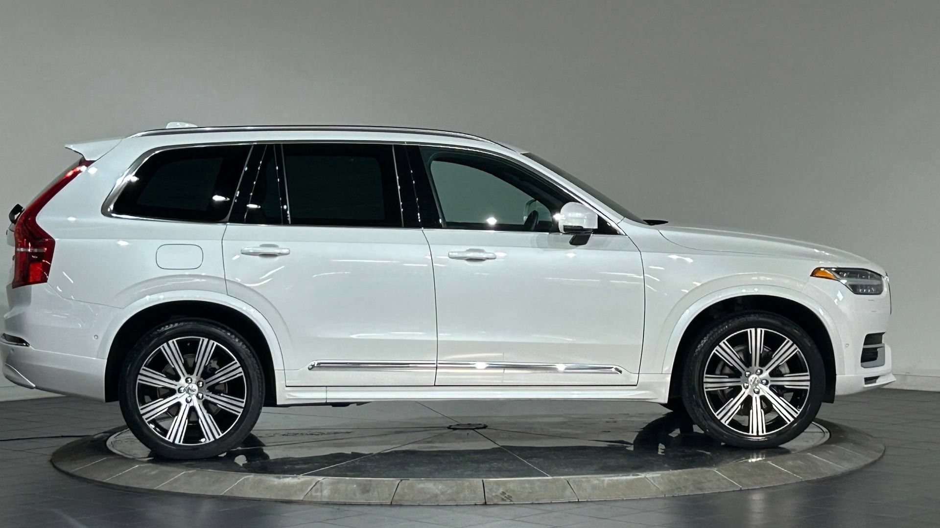 Used 2023 Volvo XC90 B6 Ultimate w/ Protection Package Premier AWD/4WD image 11