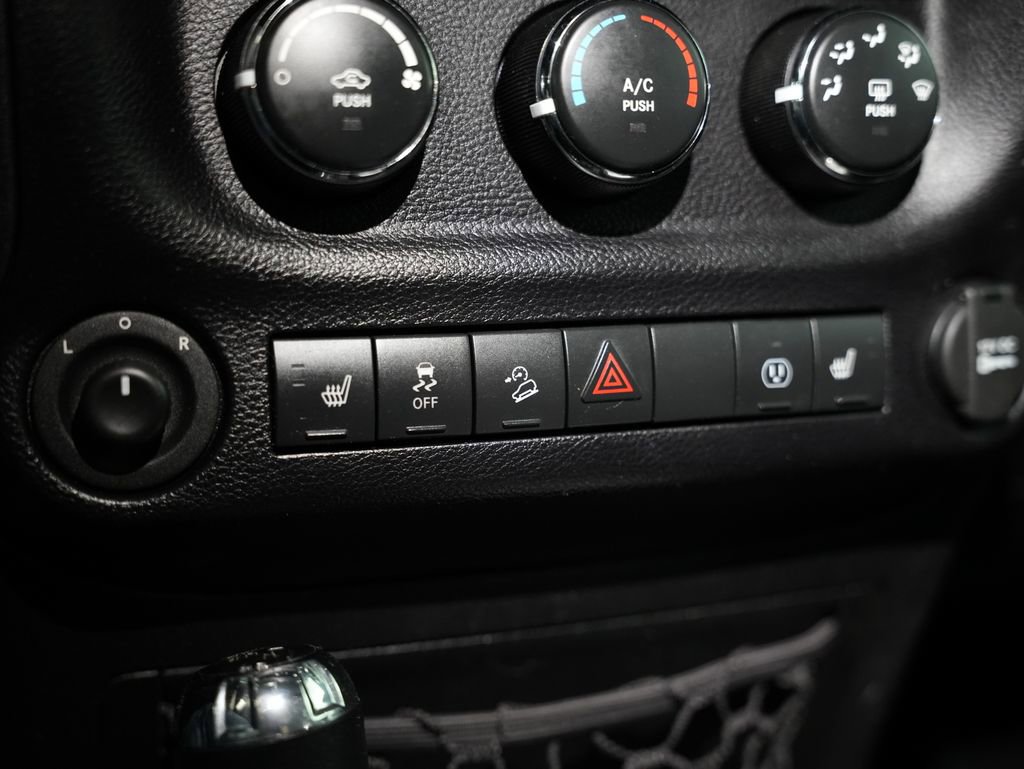 Used 2016 Jeep Wrangler Unlimited Sahara AWD/4WD image 25