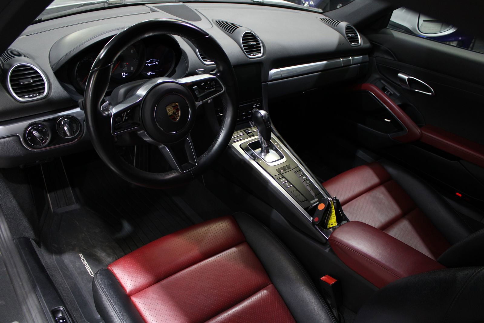 Used 2019 Porsche 718 Cayman S RWD image 24