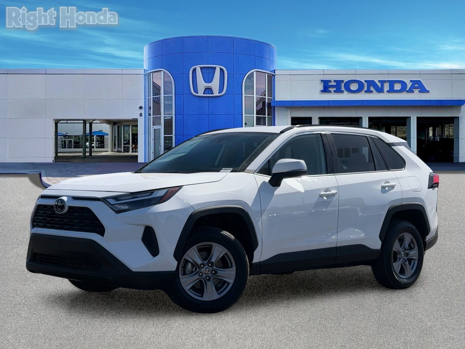 Used 2025 Toyota RAV4 XLE FWD video 2