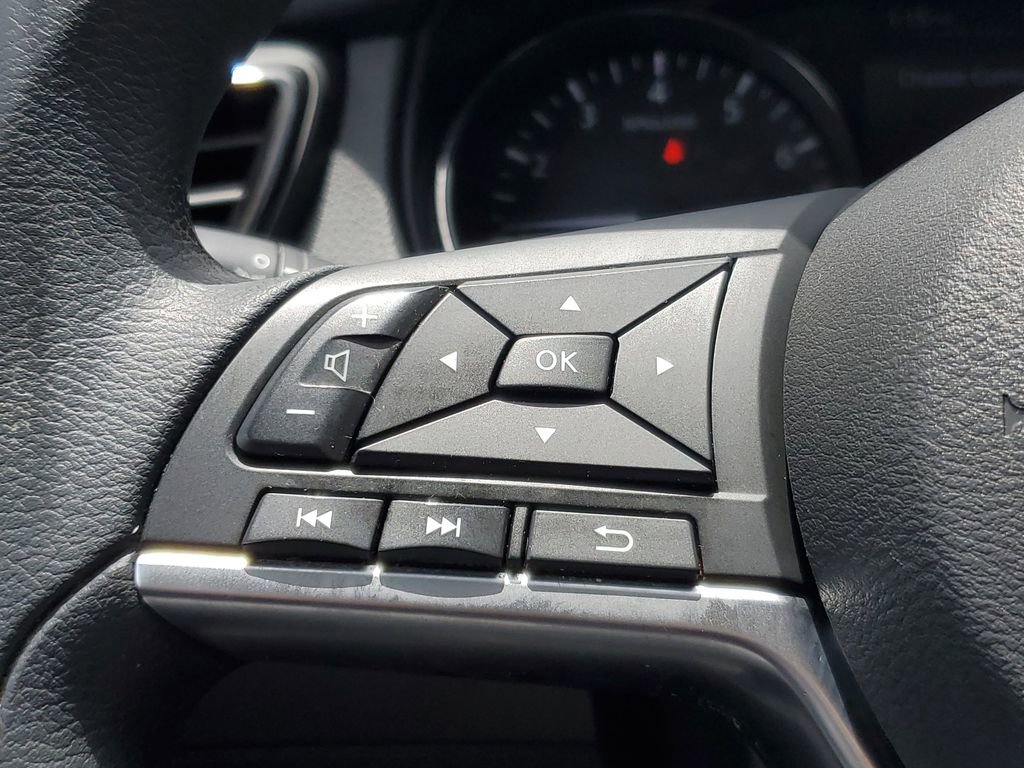 Used 2022 Nissan Rogue Sport S image 16