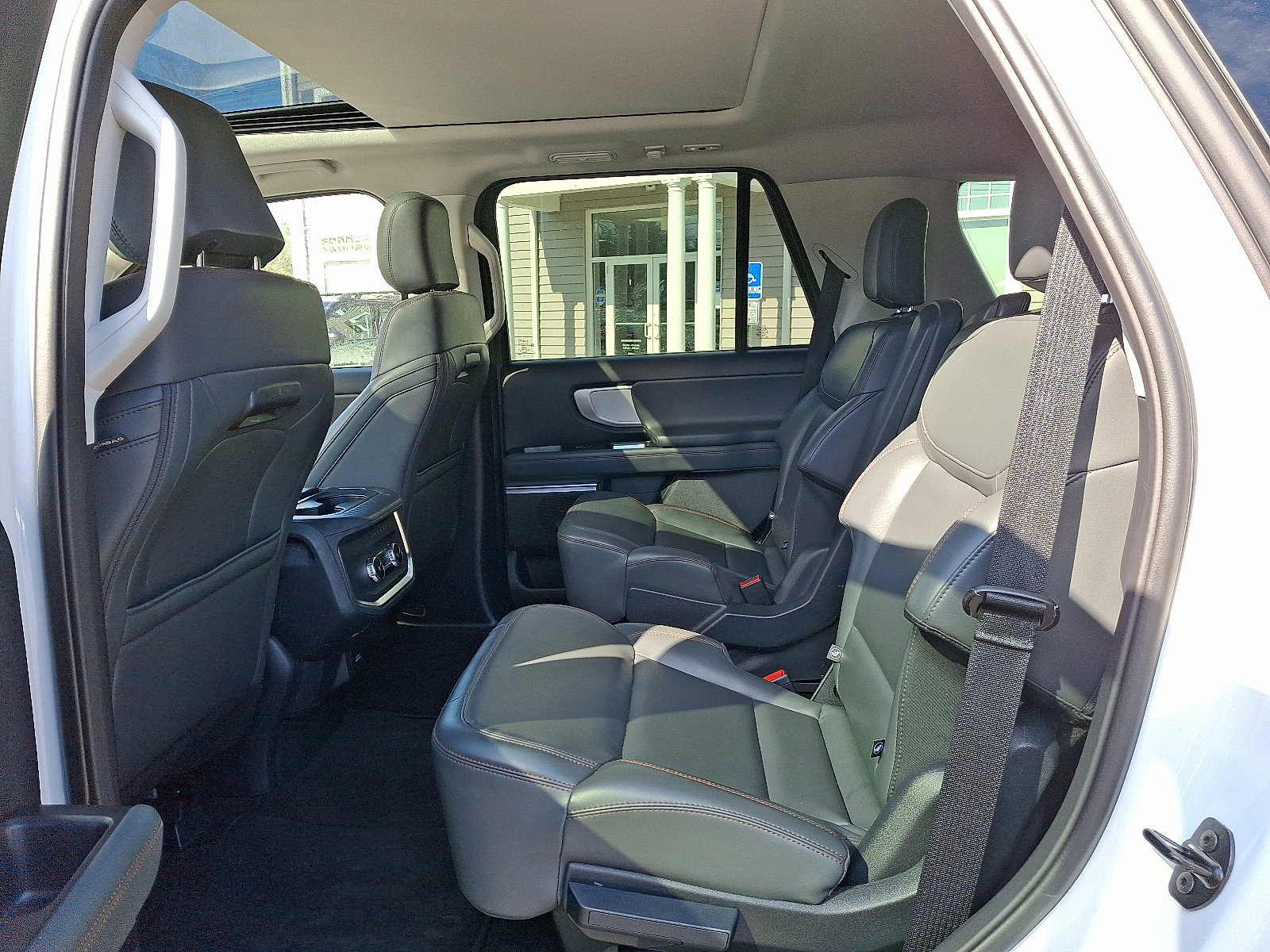Certified 2025 Ford Expedition Active image 11