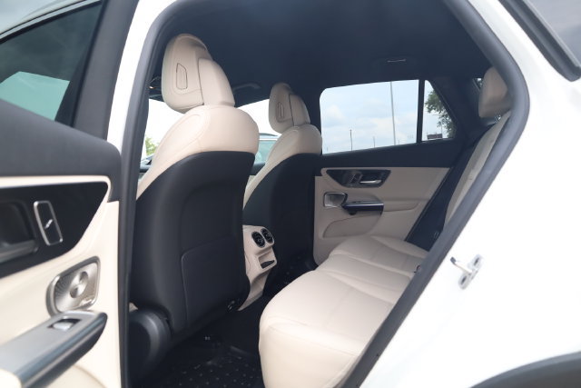 Used 2025 Mercedes-Benz GLC 300 image 24