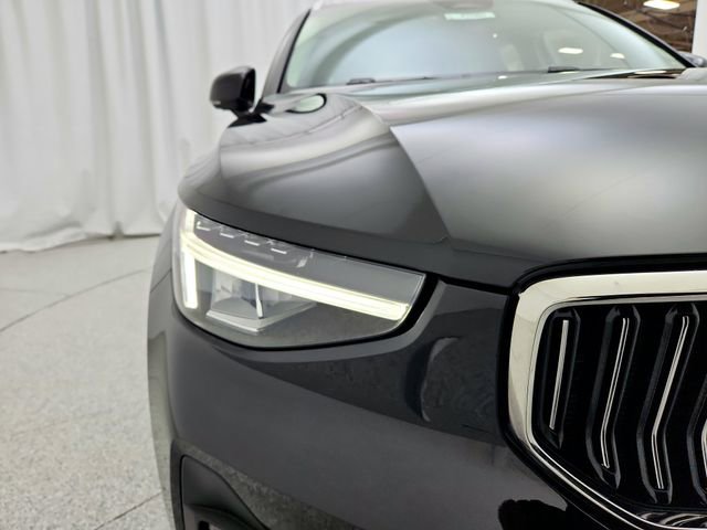 Certified 2023 Volvo XC40 B5 Plus w/ Protection Package Premier image 28