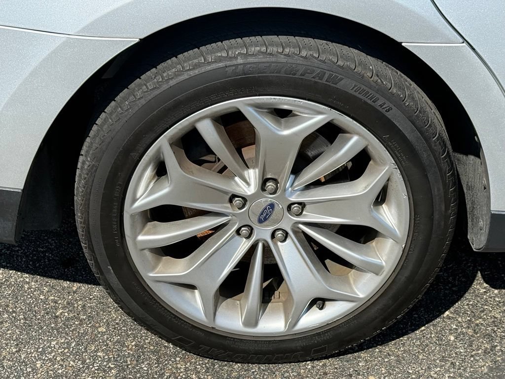 Used 2018 Ford Taurus Limited FWD image 6