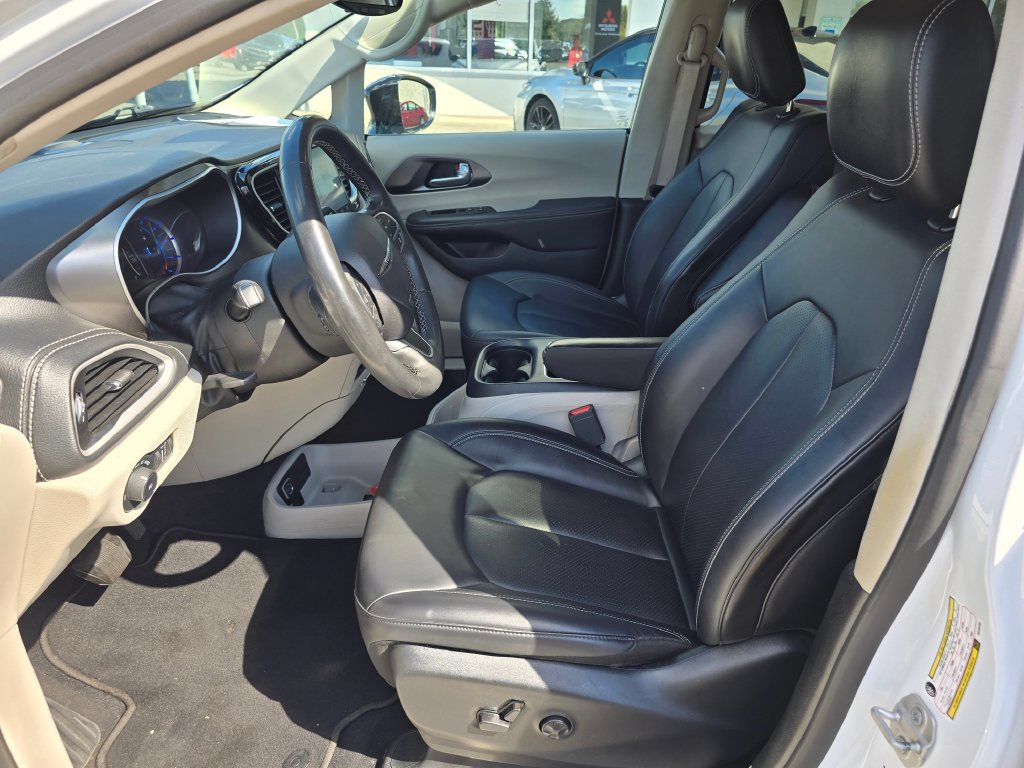Used 2024 Chrysler Pacifica Limited FWD image 21