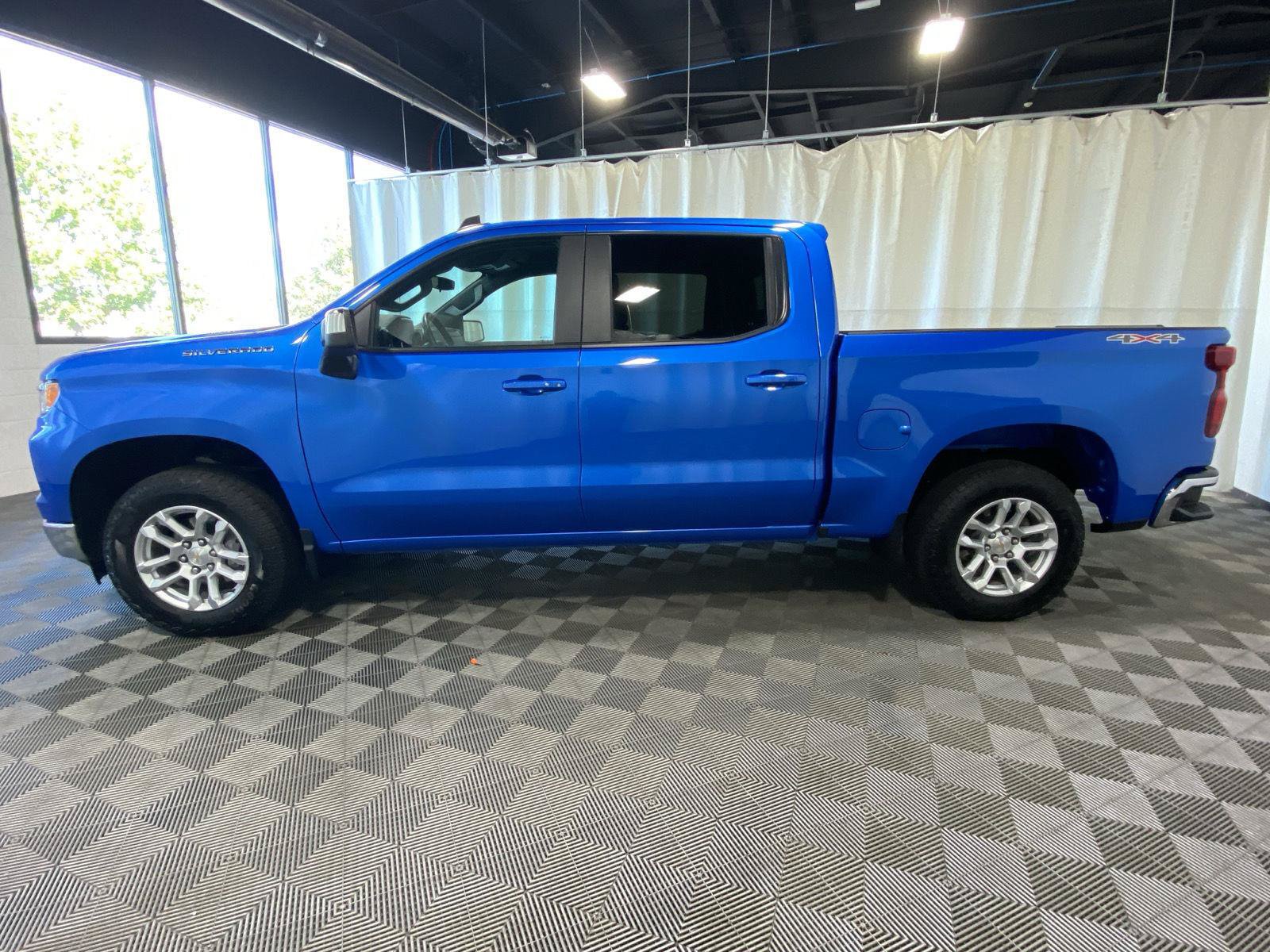 Used 2026 Chevrolet Silverado 1500 LT AWD/4WD image 4