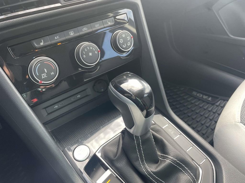 Used 2025 Volkswagen Taos S AWD/4WD image 30