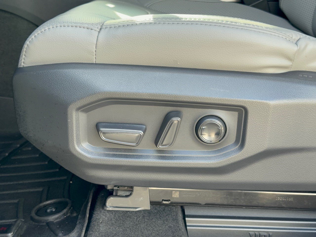 Used 2023 Toyota Tundra Limited AWD/4WD image 16