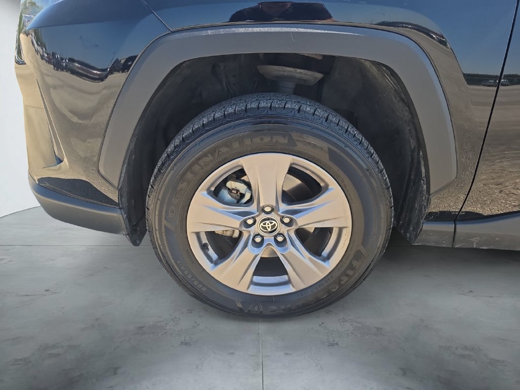 Used 2025 Toyota RAV4 LE AWD/4WD image 14