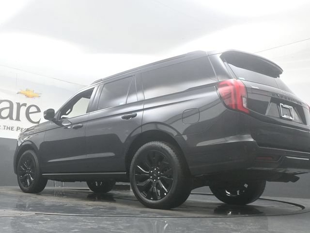 Used 2025 Ford Expedition Platinum w/ Stealth Appearance Package AWD/4WD image 5