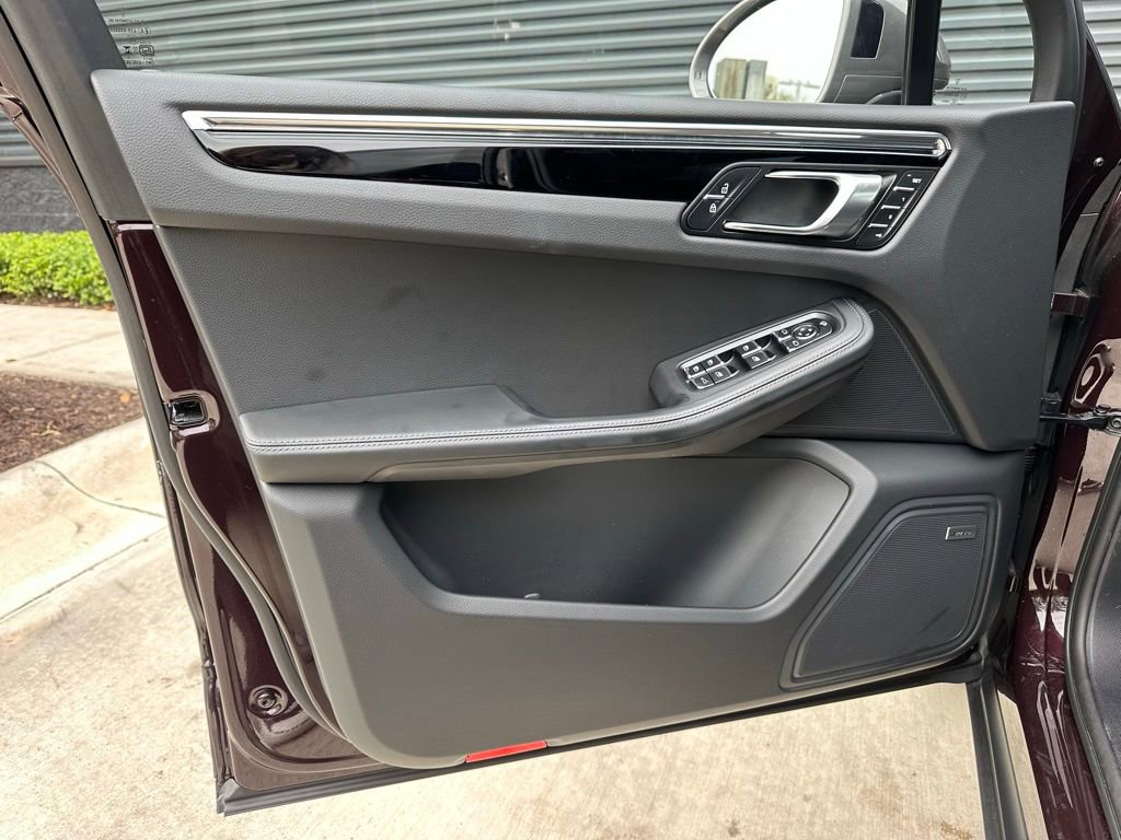 Certified 2025 Porsche Macan Turbo image 19