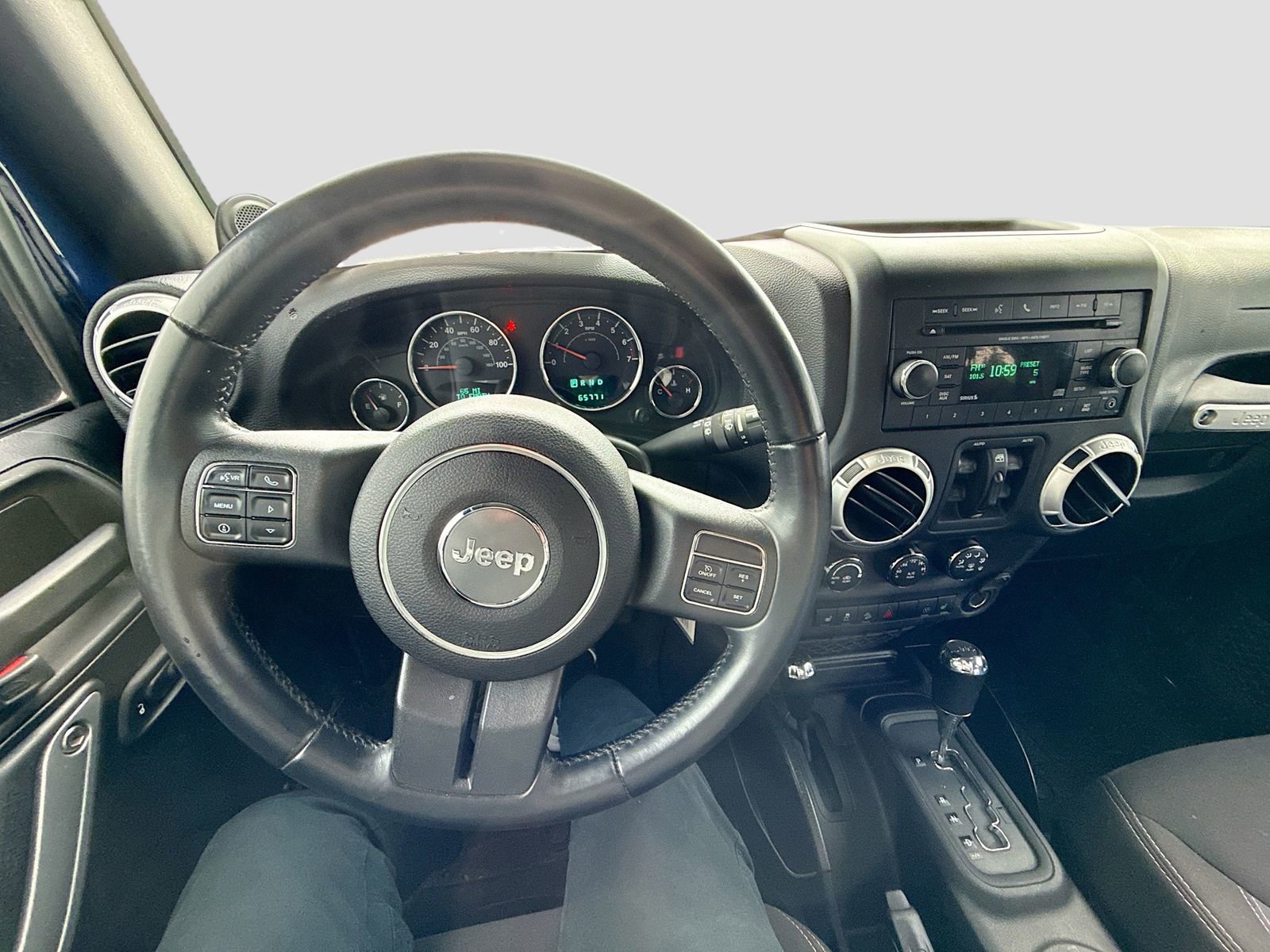 Used 2013 Jeep Wrangler Unlimited Rubicon w/ Connectivity Group AWD/4WD image 14
